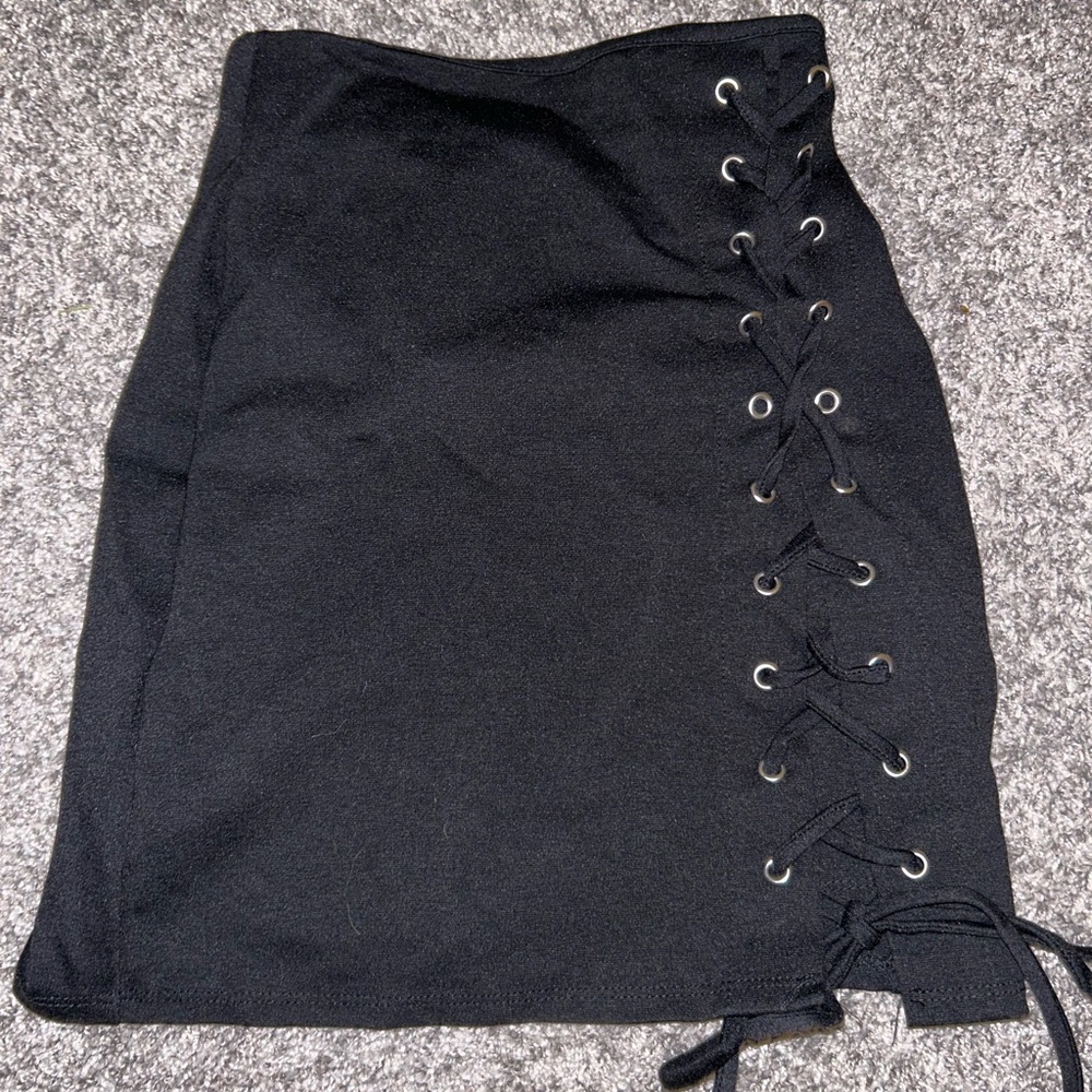 black skirt